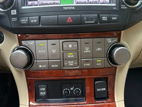 Used 2012 Toyota Highlander Limited w/ Tow Pkg AWD/4WD image 20