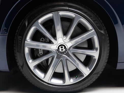 Used 2021 Bentley Flying Spur W12 image 33