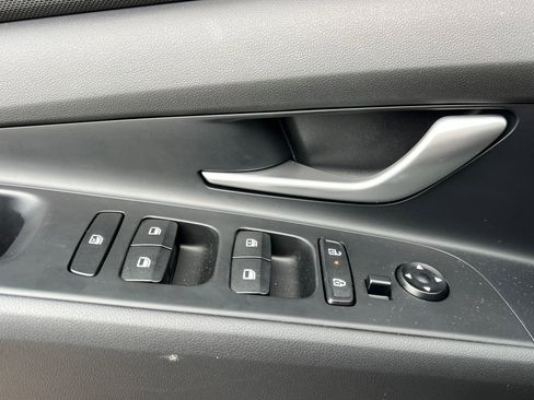 Used 2024 Hyundai Elantra SEL image 11