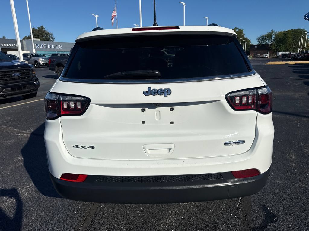 Used 2025 Jeep Compass Latitude AWD/4WD image 8