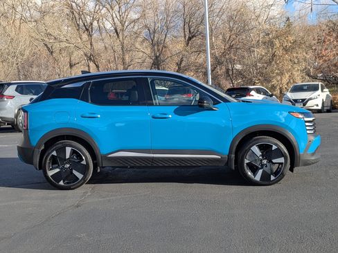 Used 2025 Nissan Kicks SR image 2