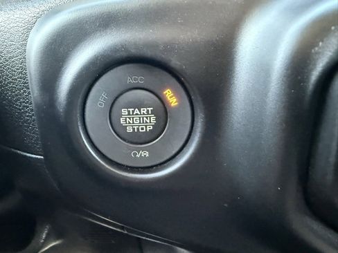 Used 2023 Jeep Gladiator Sport image 24