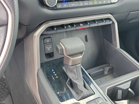 Used 2025 Toyota Tundra Limited AWD/4WD image 29
