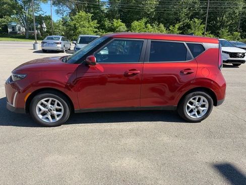 Used 2023 Kia Soul LX w/ LX Technology Package FWD image 5