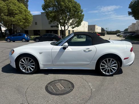 Used 2017 FIAT 124 Spider Lusso RWD image 8