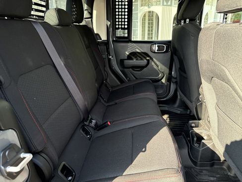 Used 2023 Jeep Gladiator Rubicon w/ Cold Weather Group image 31