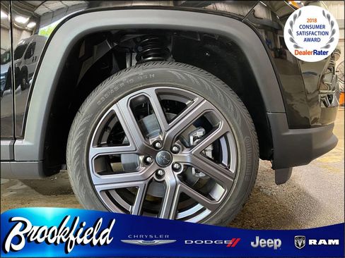 New 2025 Jeep Compass Limited w/ Sun & Sound Group image 9