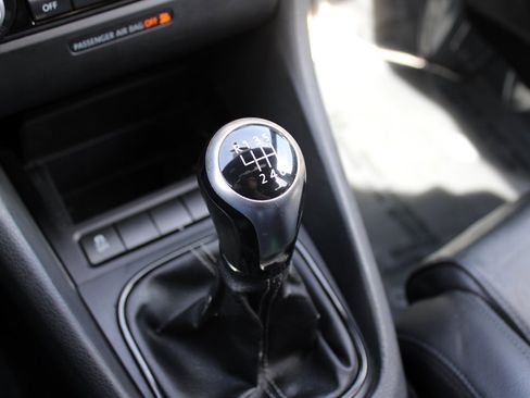 Used 2012 Volkswagen Golf 4-Door image 27