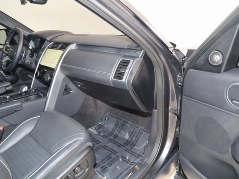 Used 2023 Land Rover Discovery Metropolitan Edition image 47