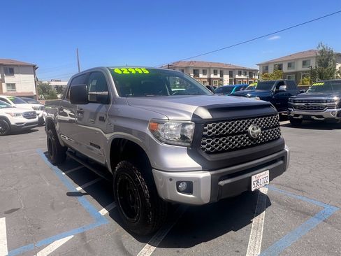 Used 2020 Toyota Tundra SR5 w/ SR5 Convenience Package AWD/4WD image 3