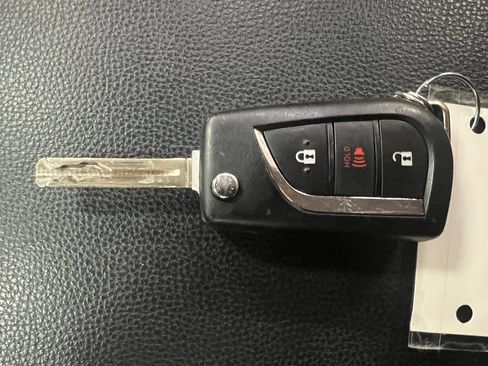 Used 2024 Toyota RAV4 LE AWD/4WD image 32
