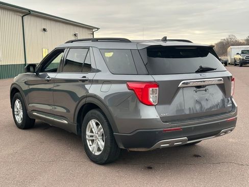 Used 2022 Ford Explorer XLT w/ Equipment Group 202A image 5