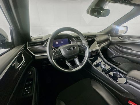 Used 2022 Jeep Grand Cherokee L Laredo image 19