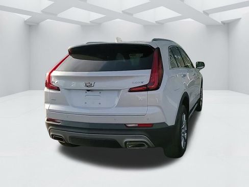 Used 2022 Cadillac XT4 Premium Luxury w/ Enhanced Visibility Package image 5