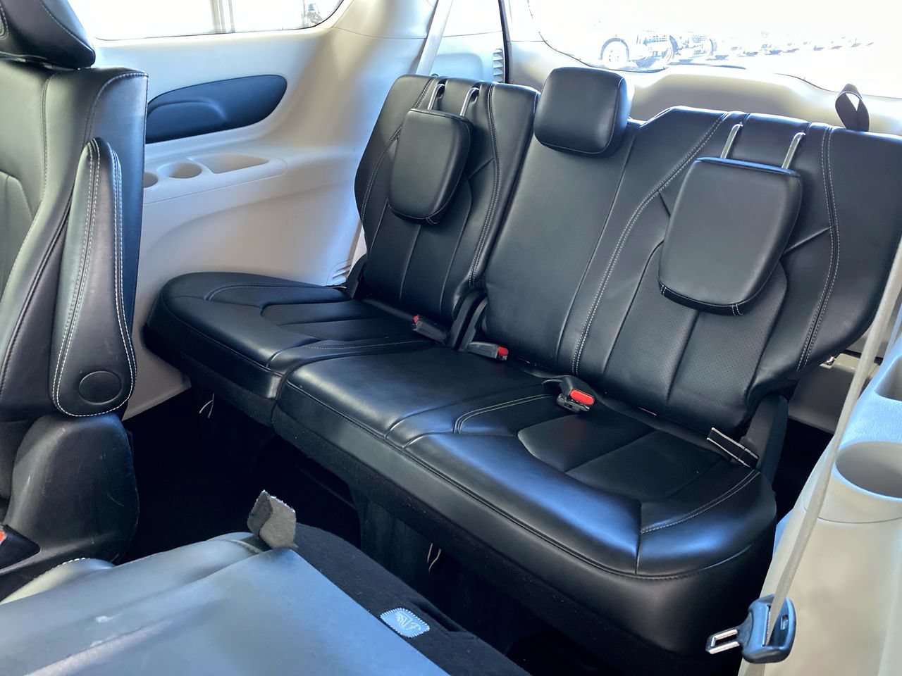 Used 2024 Chrysler Pacifica Limited FWD image 34