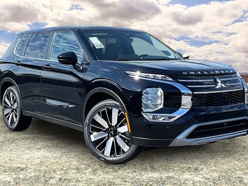 New 2026 Mitsubishi Outlander FWD image 1