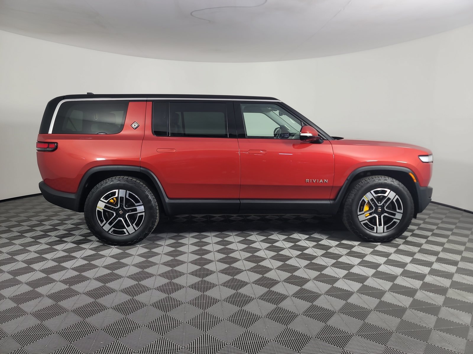 Used 2023 Rivian R1S Launch Edition Quad AWD/4WD image 6