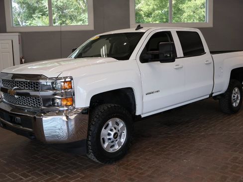 Used 2019 Chevrolet Silverado 2500 LT AWD/4WD image 3