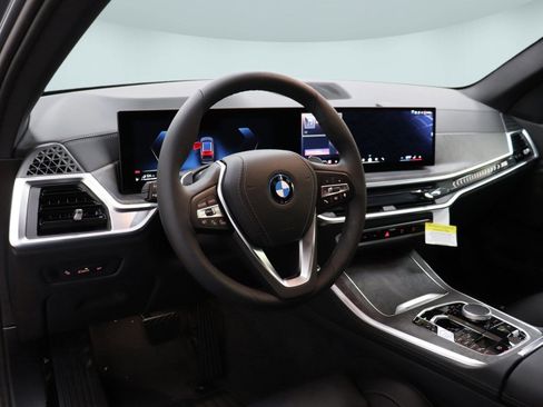 Used 2025 BMW X5 xDrive50e image 13