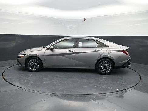 Used 2024 Hyundai Elantra SEL FWD image 4