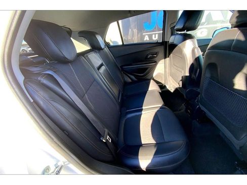 Used 2021 Chevrolet Trax LT image 29