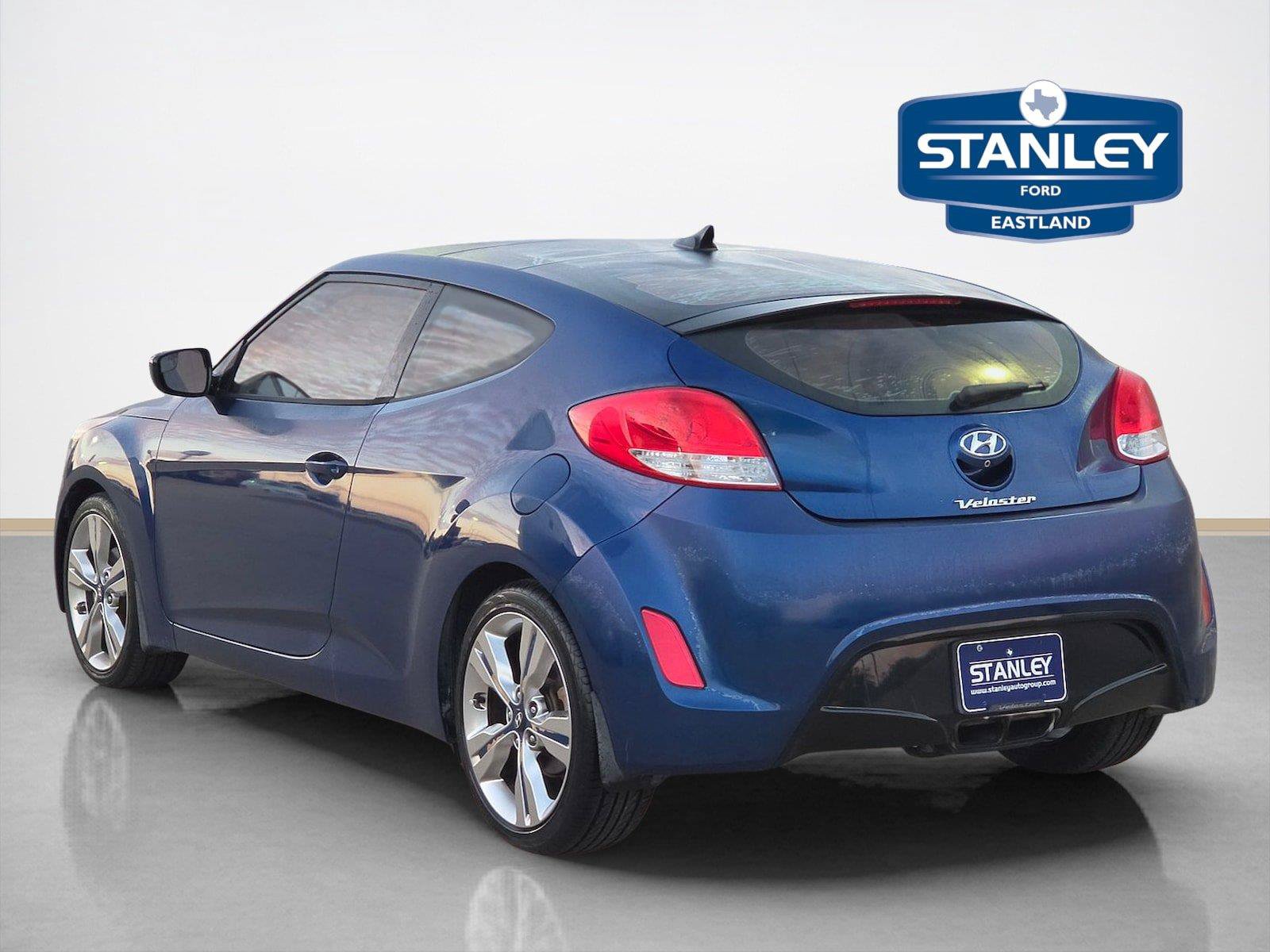 Used 2017 Hyundai Veloster Value Edition FWD image 5