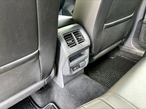 Used 2018 Volkswagen Tiguan SE w/ Panoramic Sunroof Package FWD image 10