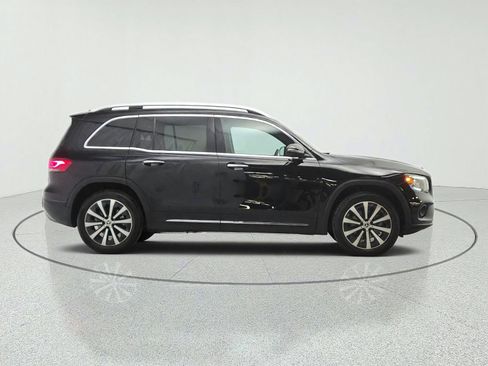 Used 2022 Mercedes-Benz GLB 250 image 4