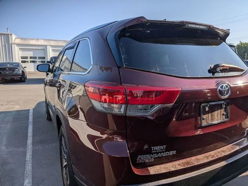 Used 2019 Toyota Highlander XLE AWD/4WD image 7