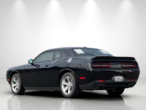 Used 2022 Dodge Challenger SXT image 3