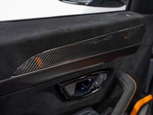 Used 2024 Lamborghini Urus Performante AWD/4WD image 38