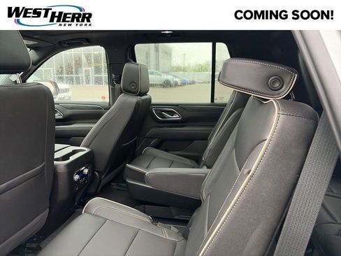 Used 2023 GMC Yukon SLT w/ SLT Premium Package AWD/4WD image 6
