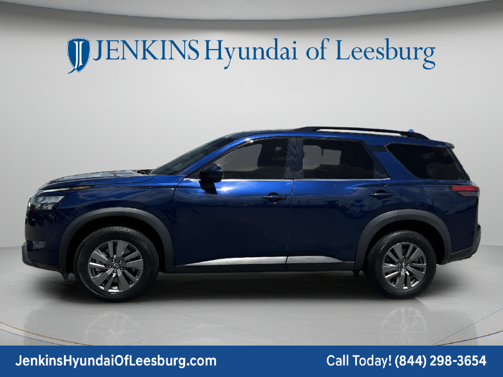 Used 2025 Nissan Pathfinder SV FWD image 10