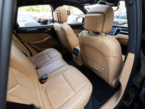 Used 2018 Porsche Macan Sport Edition image 25