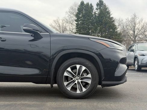Used 2021 Toyota Highlander XLE image 12