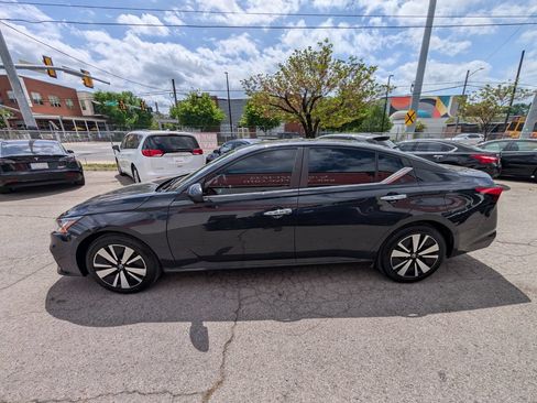 Used 2022 Nissan Altima 2.5 SV FWD image 9