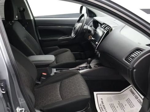 Used 2025 Mitsubishi Outlander Sport LE AWD/4WD image 17