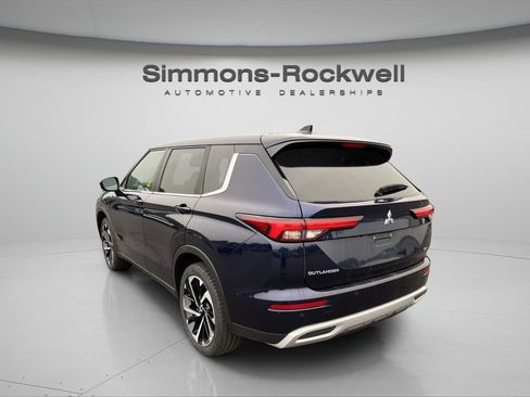 Used 2024 Mitsubishi Outlander SE AWD/4WD image 3
