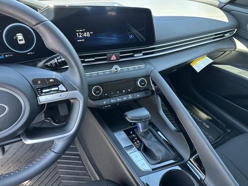 Certified 2025 Hyundai Elantra SEL image 27