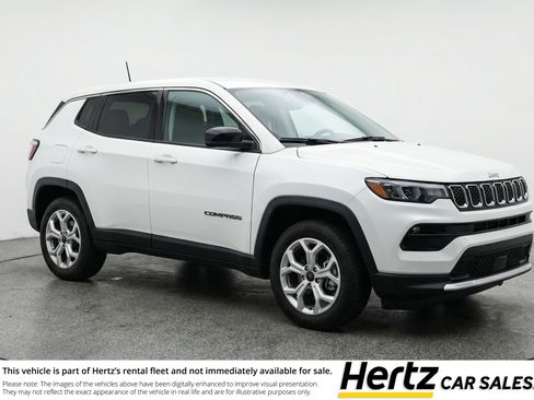 Used 2025 Jeep Compass Latitude AWD/4WD image 1