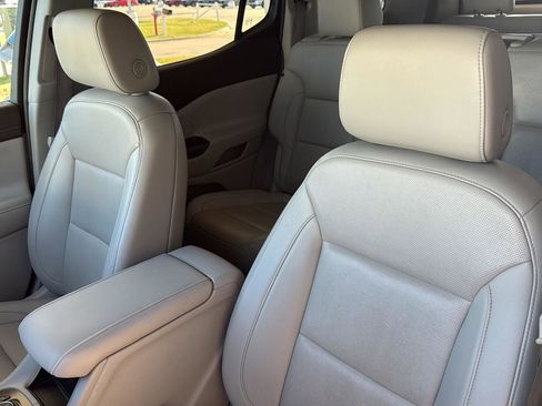 Used 2023 GMC Acadia SLT AWD/4WD image 20