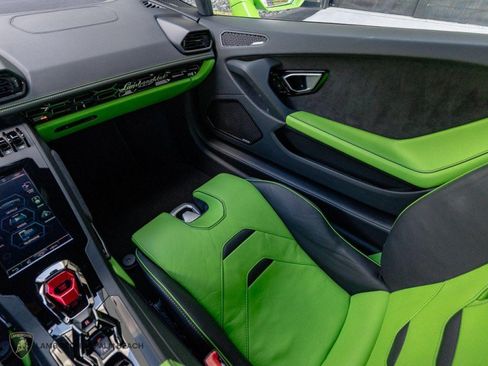 Used 2022 Lamborghini Huracan EVO RWD image 12