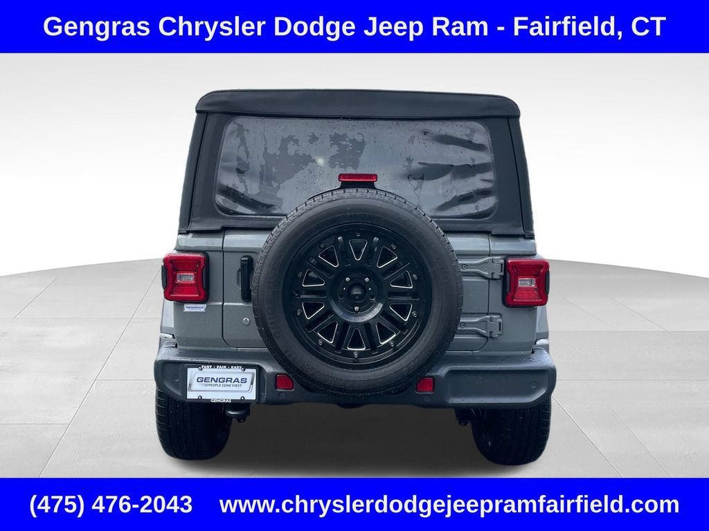 Used 2018 Jeep Wrangler Unlimited Sahara AWD/4WD image 6