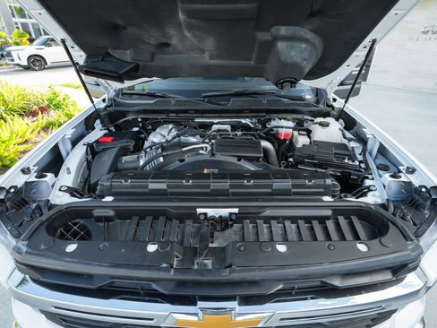 Used 2025 Chevrolet Silverado 2500 LT w/ Convenience Package image 42