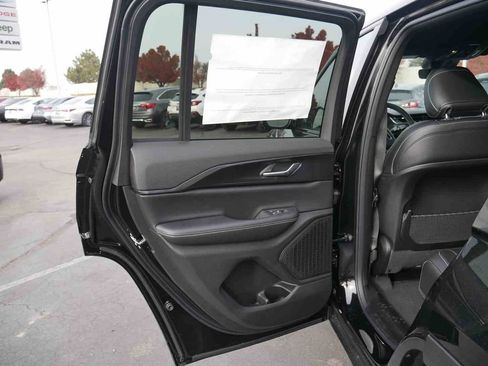 New 2025 Jeep Grand Cherokee Altitude image 15