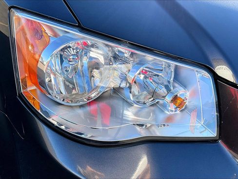 Used 2018 Dodge Grand Caravan SE w/ UConnect Hands-Free Group image 27