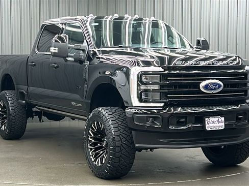 Used 2025 Ford F250 Platinum w/ FX4 Off-Road Package image 7