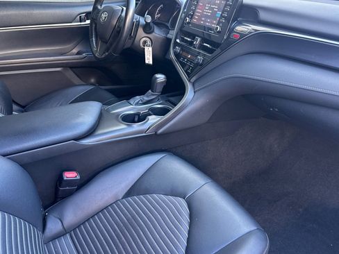 Used 2021 Toyota Camry SE FWD image 18