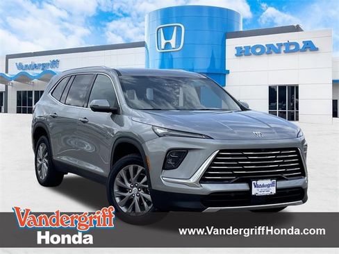 Used 2025 Buick Enclave Preferred image 1