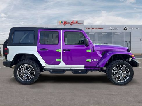 Used 2023 Jeep Wrangler Unlimited Sahara w/ Cold Weather Group AWD/4WD image 6